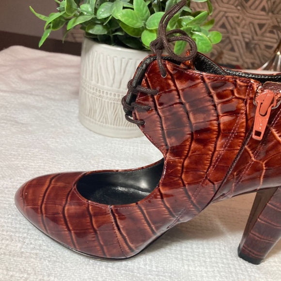 MARC BY MARC JACOBS Patent Leather Printed Pumps - Picture 4 of 11